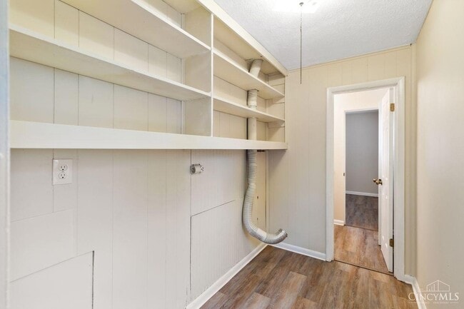 Building Photo - 1420 Broadview Ct