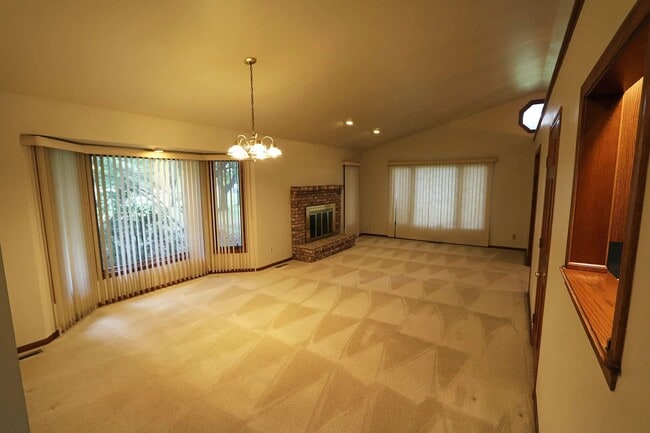 Building Photo - 3-bedroom, 2.0 bathroom unfurnished home in Stevensville