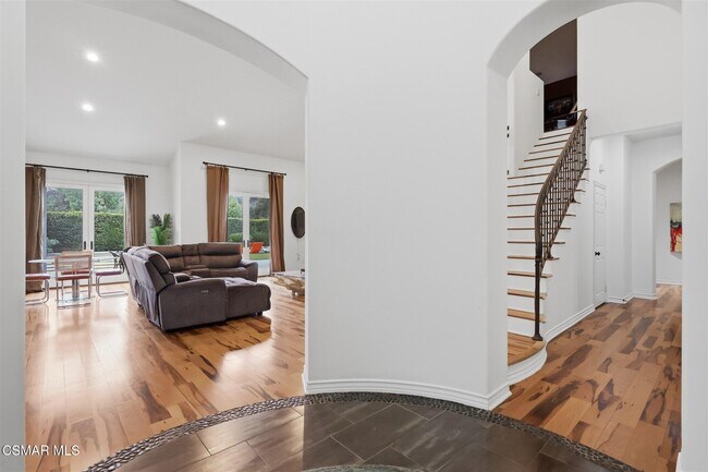 Building Photo - 9651 Sagebrush Ave