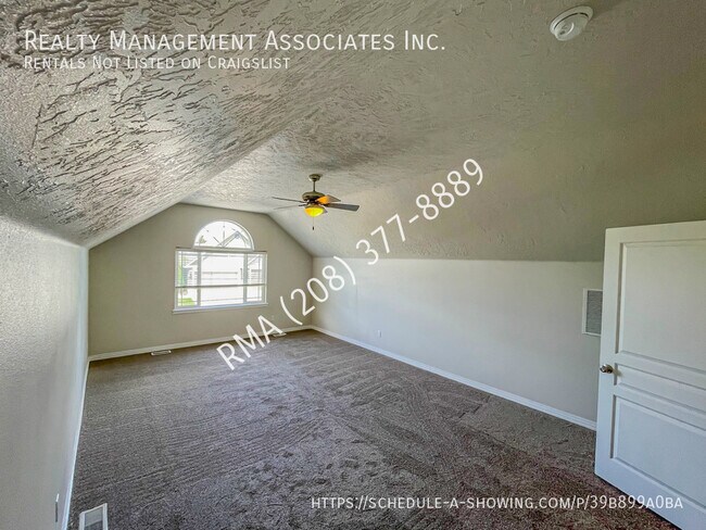 Building Photo - 611 W Calderwood St