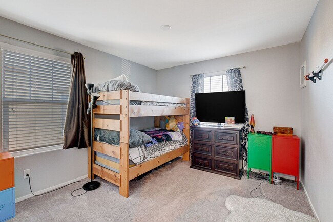 Building Photo - Stunning 3 Bed Home with Loft, Den & Upgraded Kitchen