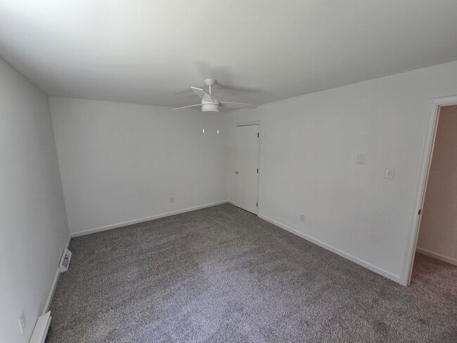 Building Photo - 206 Bull Run Dr