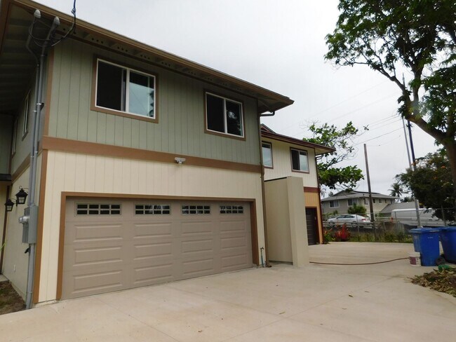 Building Photo - Kailua home on Kawainui canal, paddlers paradise, pet friendly