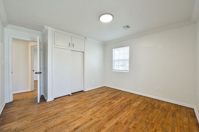 Building Photo - 416 Betty Ln