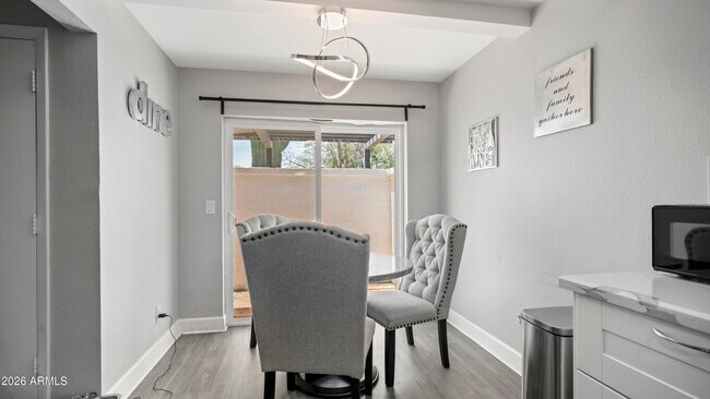 Building Photo - 648 E Tam O Shanter Dr