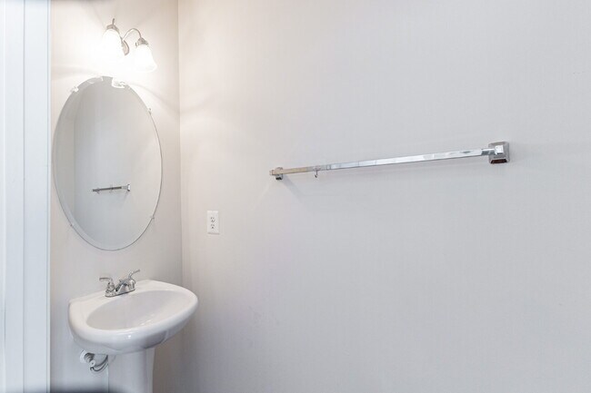 Building Photo - This beautiful townhouse has everything yo...