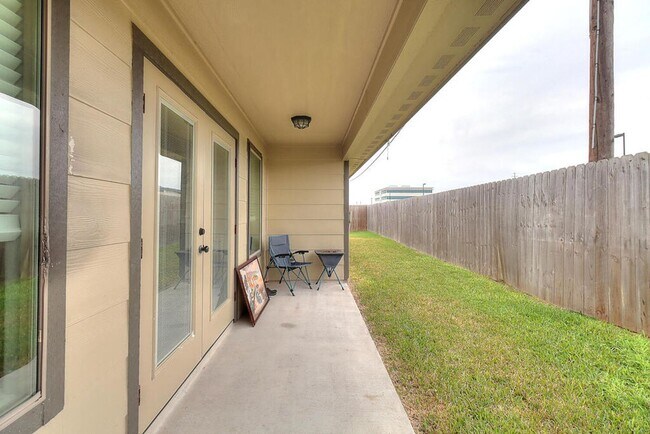 Building Photo - 7202 Lake Melody