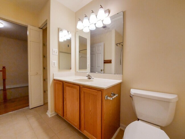 Building Photo - Charming and Updated 3BR/2.5BTH townhome in desirable Germantown, MD