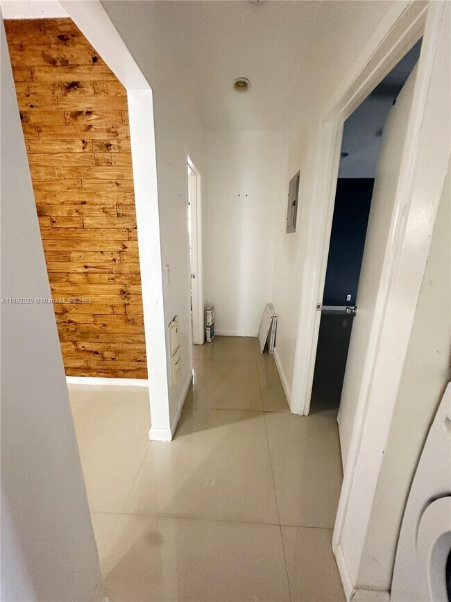 Building Photo - 313 Hendricks Isle