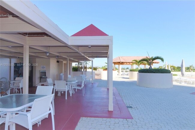 Building Photo - 20185 E Country Club Dr