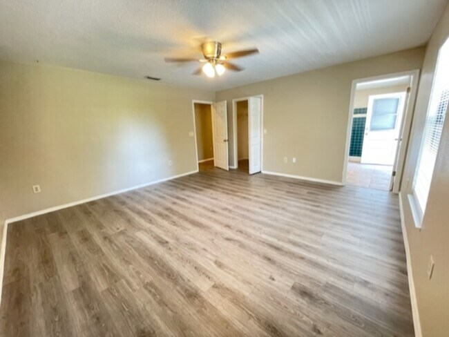 Building Photo - 9332 Trevarthon Rd
