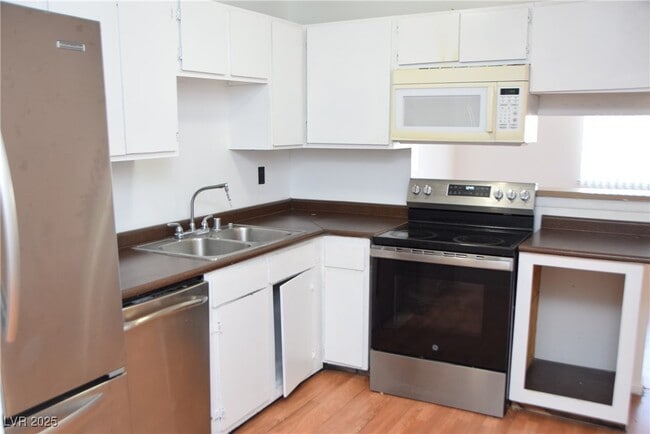 Building Photo - 5267 Retablo Ave