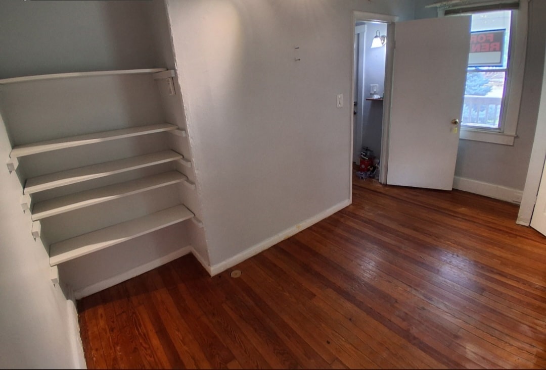 mainfloor bedroom - 4812 Erskine Rd