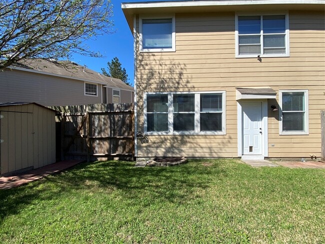 Building Photo - 16659 Newglen Ln