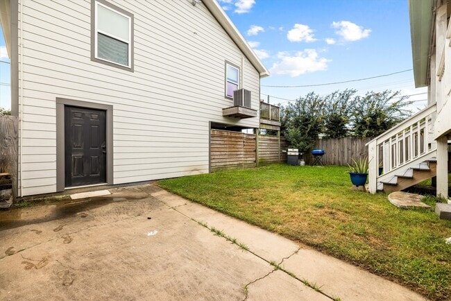 Building Photo - 5219 Avenue Q
