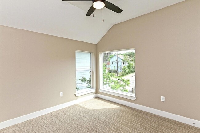 Building Photo - 1202 Cometa St