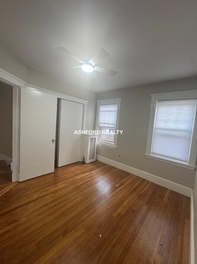 Building Photo - 724 Mt Auburn St