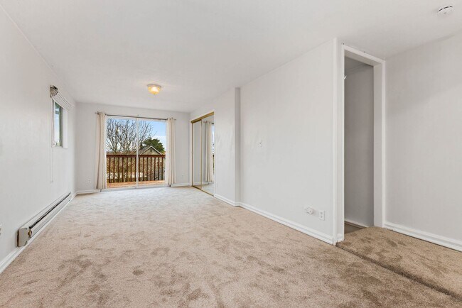 Building Photo - 3 Bedroom Home in the Heart of W Seattle! Leasing incentives available for immediate move-in!