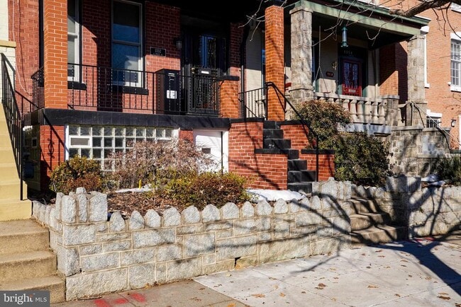 Building Photo - 1352 G St SE