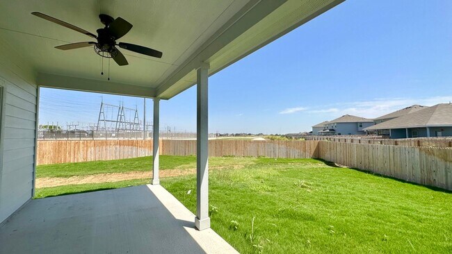 Building Photo - Luxury duplex in Seguin!