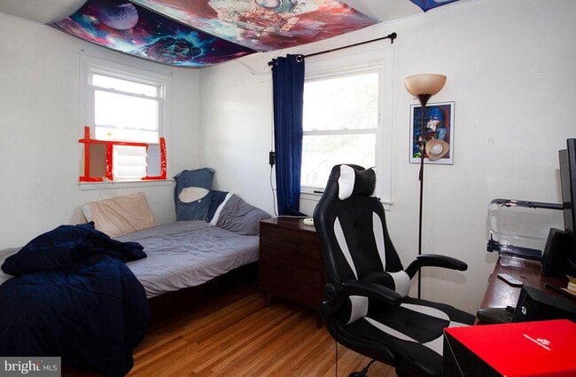 Building Photo - 10 Sherwood Ln