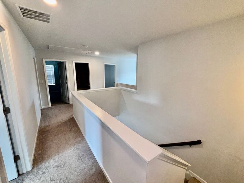 Building Photo - 323 Coppergate Ct