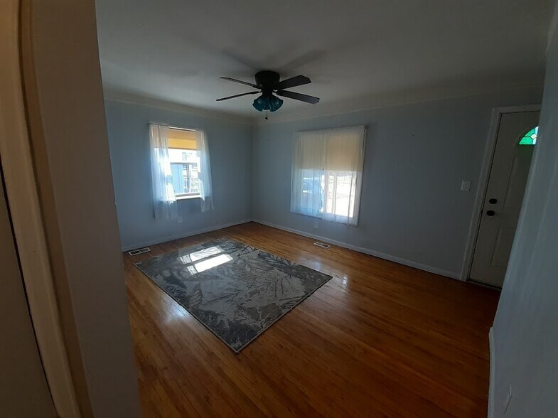 Building Photo - 25880 Groveland St