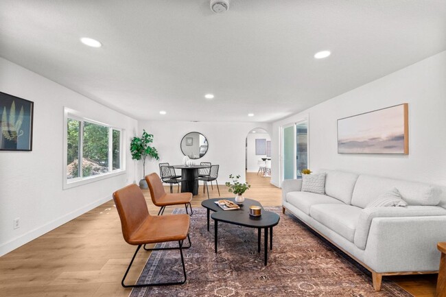 Building Photo - Beautiful Spacious Fully Remodeled Home in...