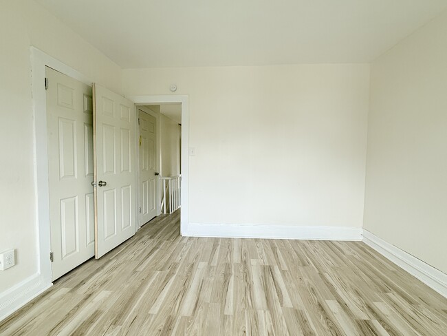 Building Photo - 210 Center Ave