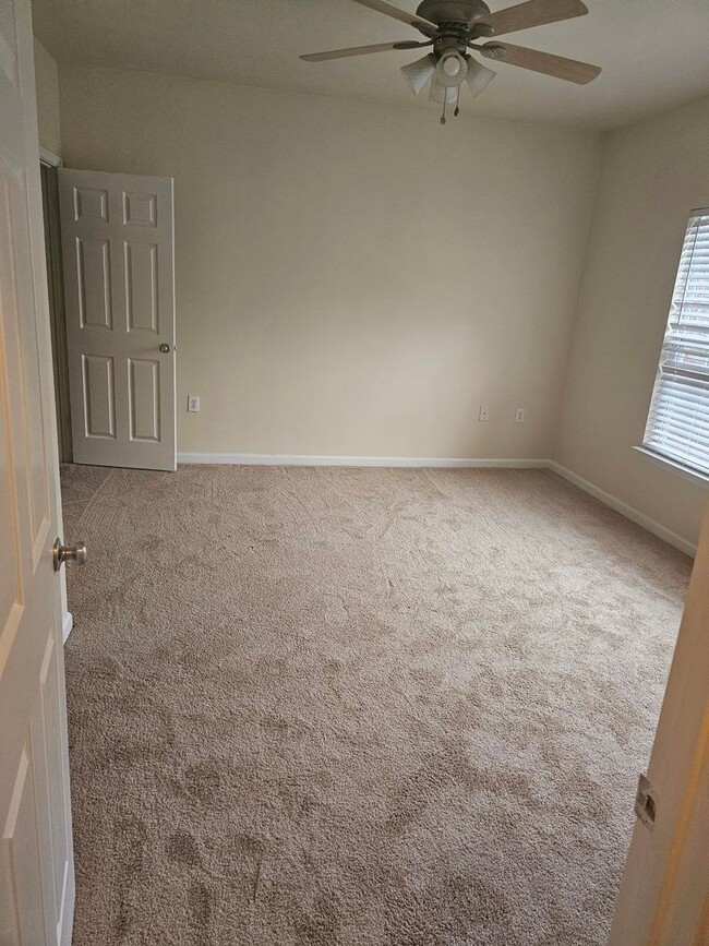 Building Photo - *** Move into your new place before the HO...