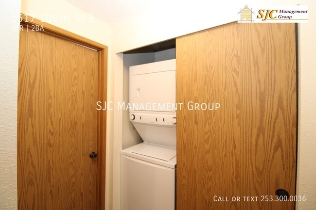 Building Photo - Clean and move in ready townhouse style condo