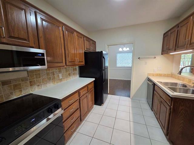 Building Photo - 5839 Lake Point Dr