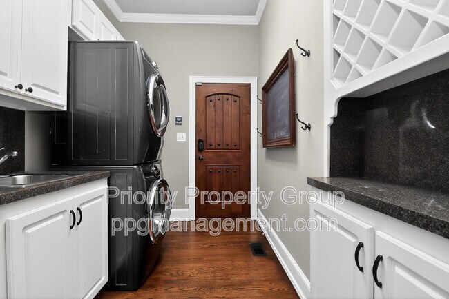 Building Photo - 16205 Riverpointe Dr