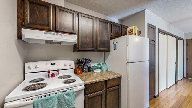 Kitchen 1 - 2114 Valleyhigh Dr NW