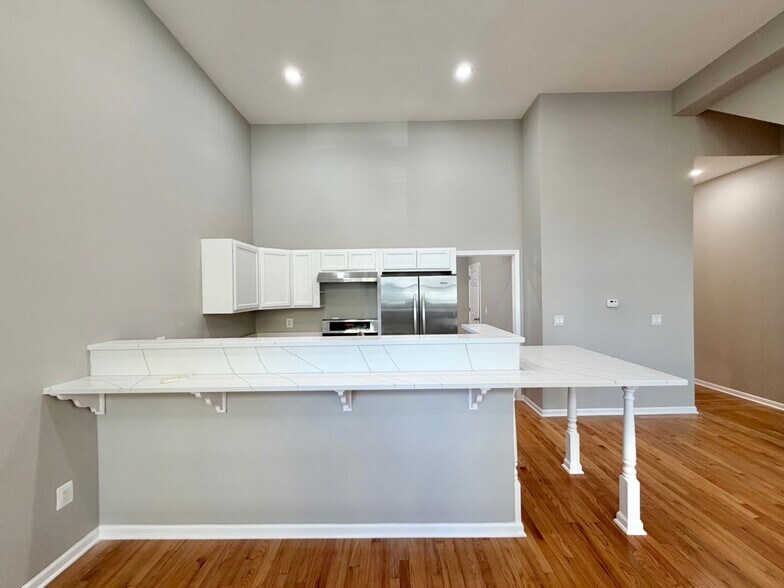 Building Photo - 1013 W 19th St