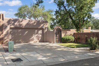Building Photo - Adorable Townhome, 2 Master Bedroom Suites to Patio Living