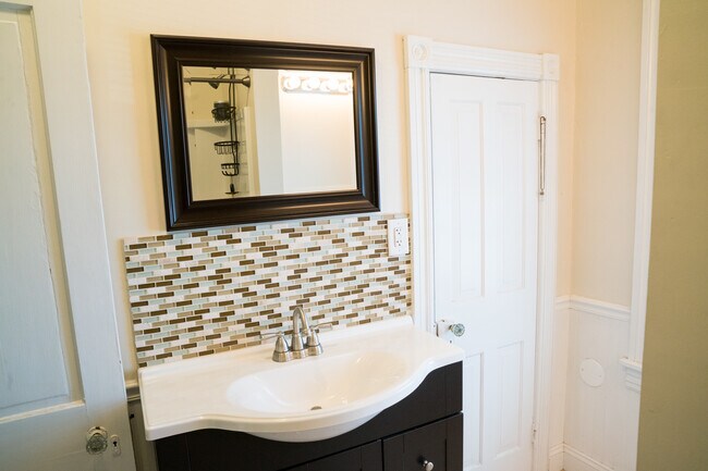 Building Photo - Chelsea Avenue Court