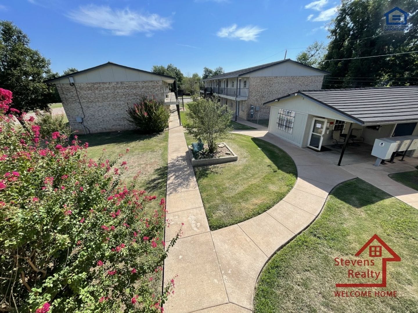 Building Photo - 1502 NW Kingsbury Ave