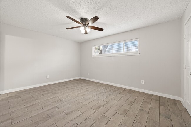 Building Photo - 1230 Shadowdale Dr