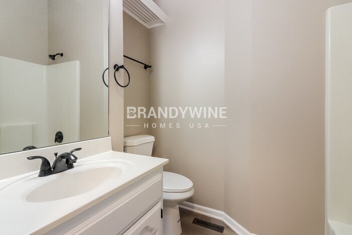 Building Photo - 106 W Laredo Trail