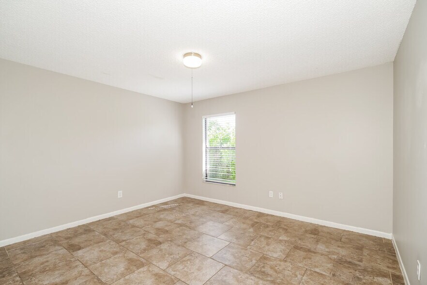 Building Photo - 225 Bayhead Dr