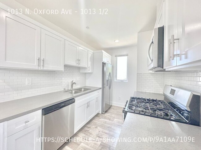 Building Photo - Beautiful new modern 3 story townhome 3 Be...