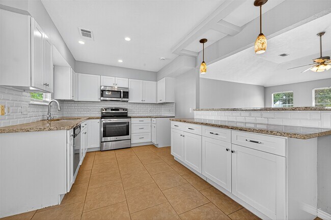 Building Photo - 18402 Willow Moss Dr