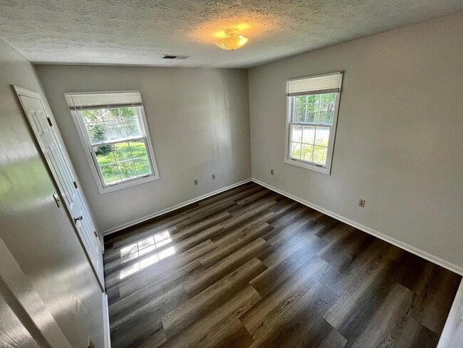 Building Photo - 1086 Duncan Ave