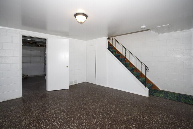 Building Photo - Welcome to this lovely 3bd 1.5bth home!