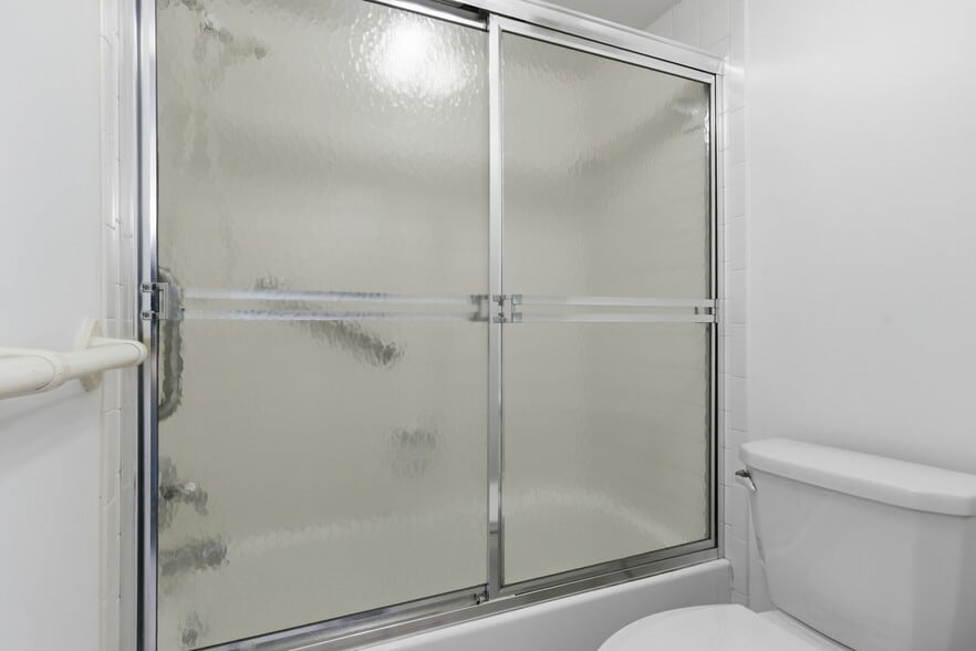 Building Photo - 1628 Clower Creek Dr