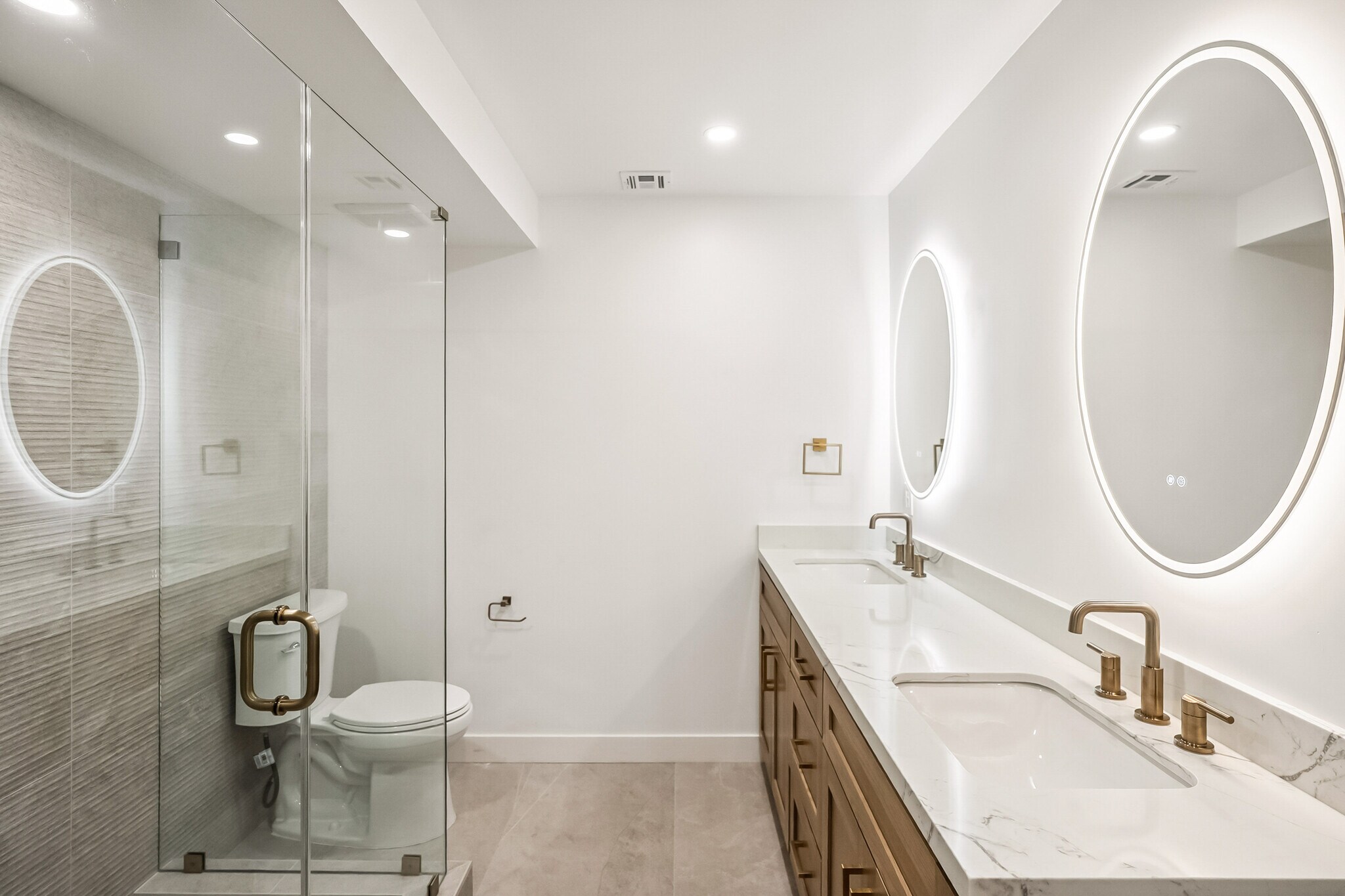Primary Bathroom #1 - 4702 Kraft Ave