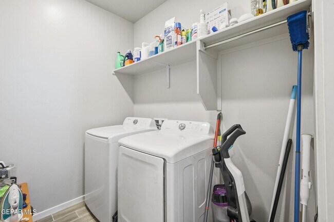 Building Photo - 1052 Summer Breeze Pl