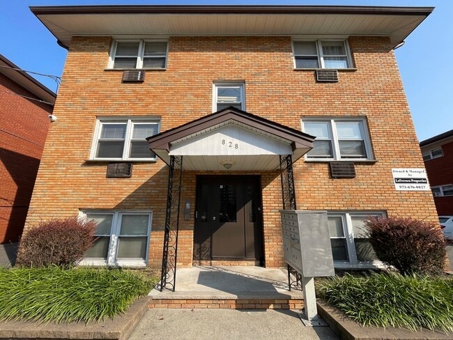 Building Photo - 824-828-832 Grove St