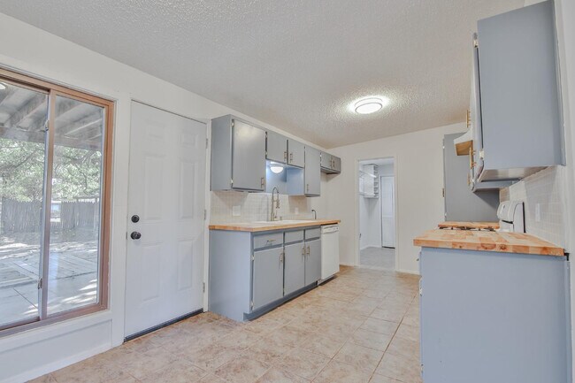 Building Photo - 2727 66th St